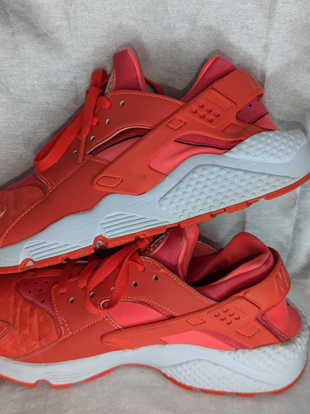 Nike Air Huarache Team Red Size 10 Low Top Lace-Up Sneakers 318429-608
